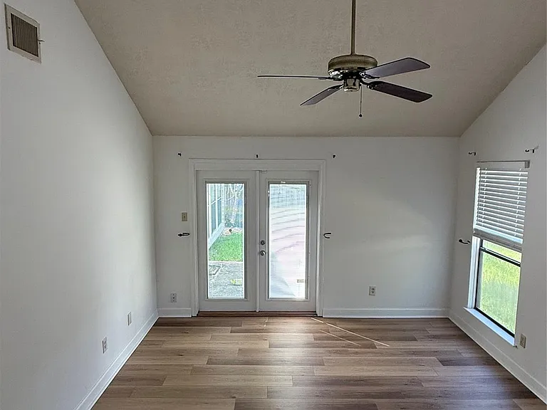3211 Mesquite Dr — Photo 10