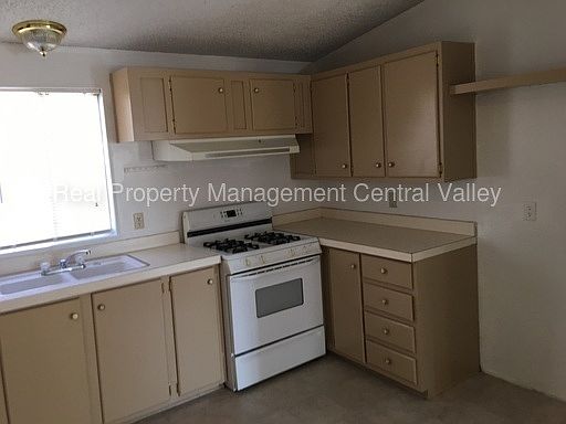 2nd image of 113 N Martin Luther King Dr