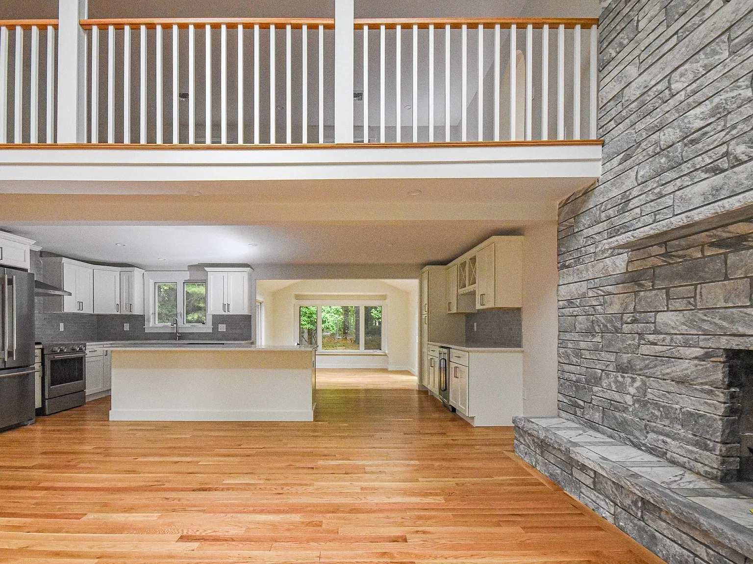 4 bed, 4.0 bath, 3494 sqft, $10,000 — Photo 4