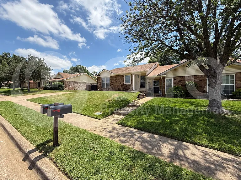 3000 Timothy Ln — Photo 4