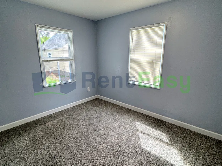 2625 Eastwood Ave — Photo 11