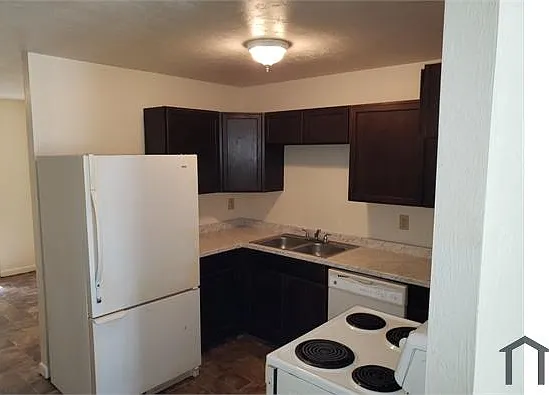 3233 SE 22nd Pl — Photo 2