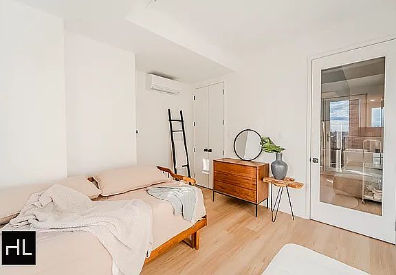 3rd image of 931 Carroll St #731