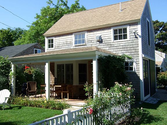 Rear apt. porch/entrance