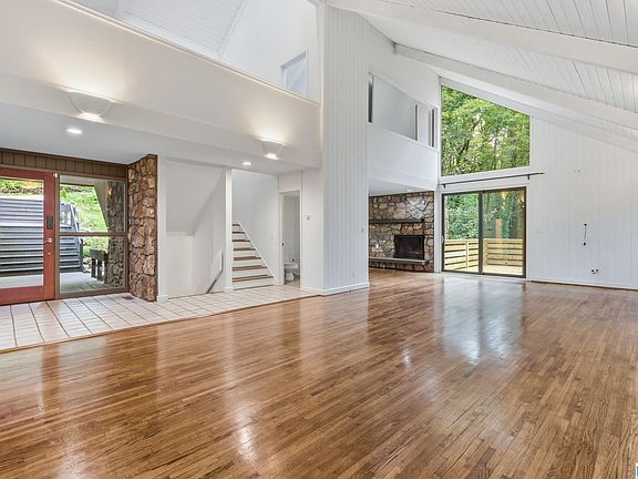 4th image of 2901 Smyer Rd