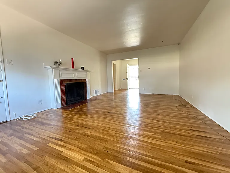 1333 E Colton Ave — Photo 2