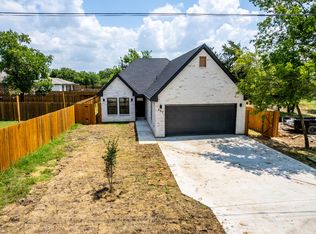 207 S James St, Alvarado, TX 76009