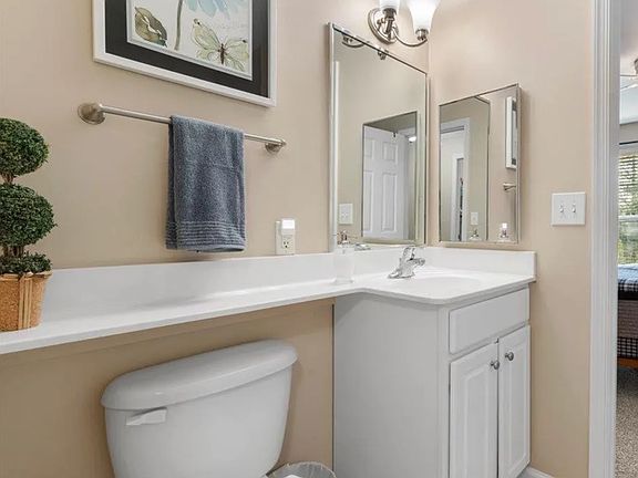 4th image of 211 S Knollwood Dr #2305A
