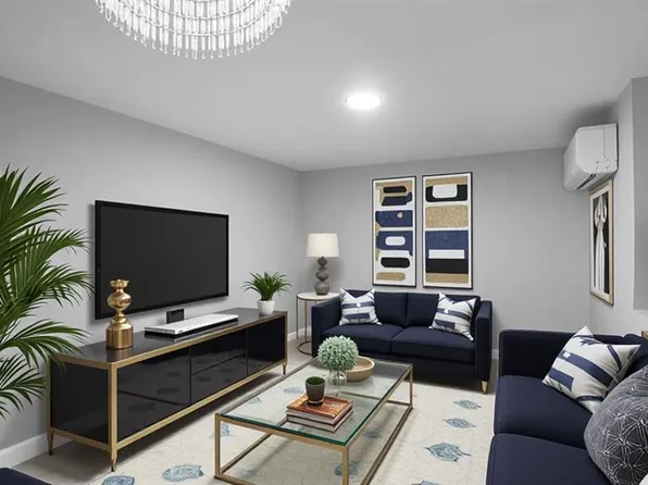 681 Rhinelander Avenue image 7 of 29