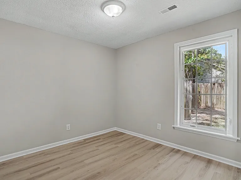 522 Temple Rd — Photo 24