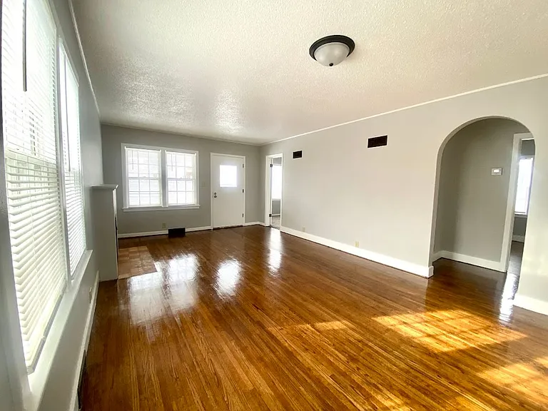 1406 N 2nd Ave — Photo 6