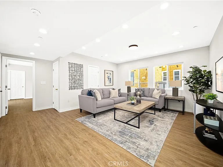 1372 Carmona Ave — Photo 24