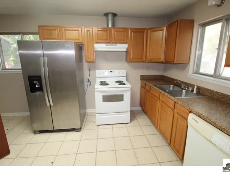 409 Oak St — Photo 22