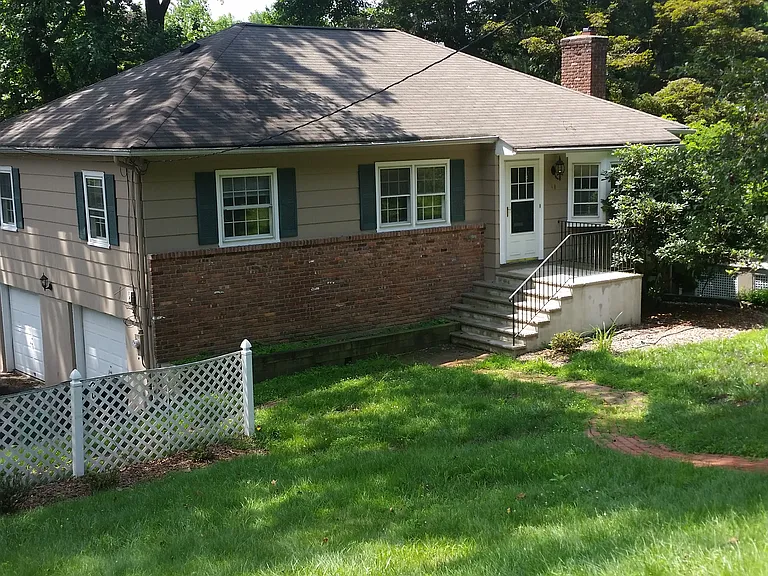 40 Dogwood Rd #1 — Photo 2