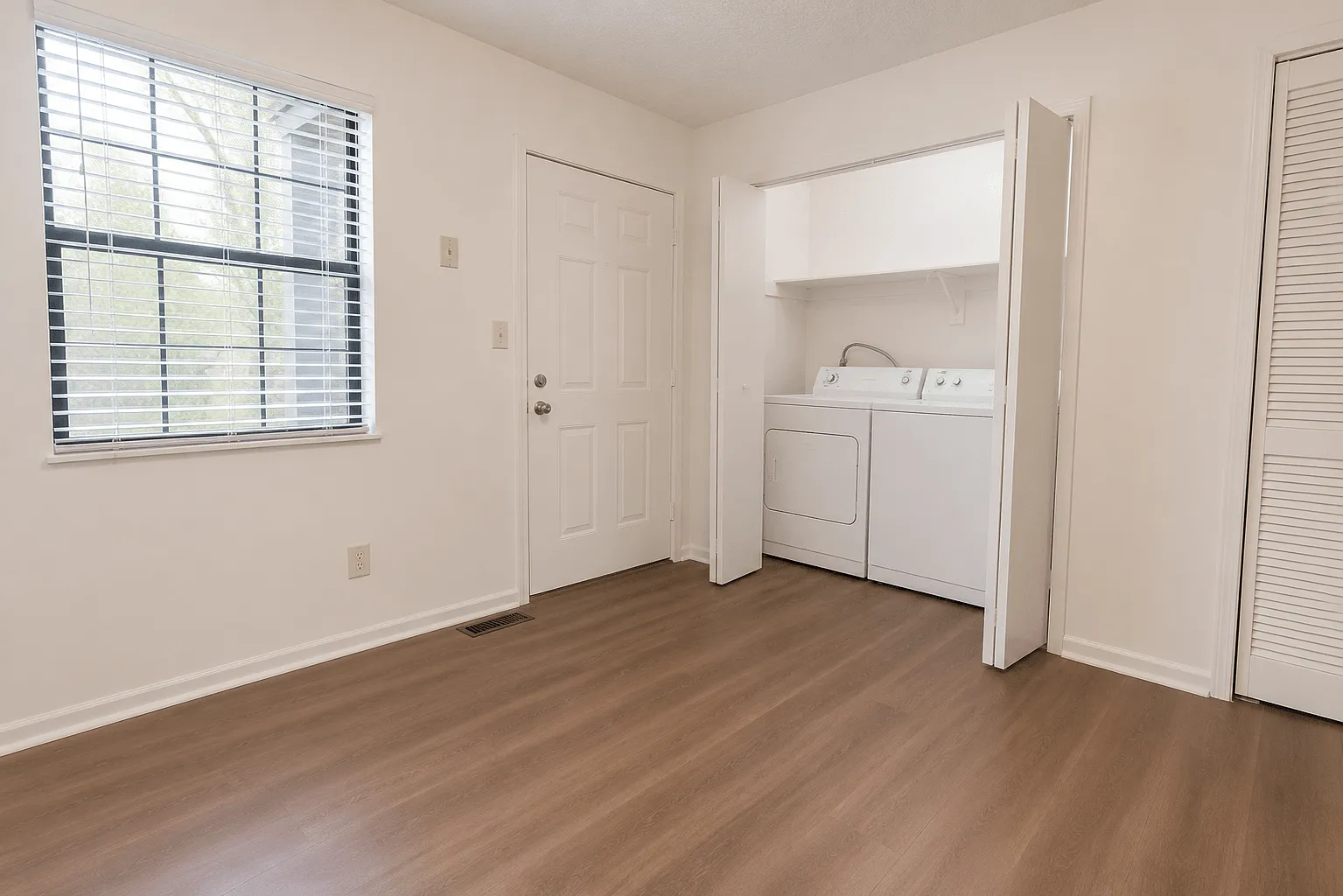 The Court at Sandstone Apartments — Photo 4