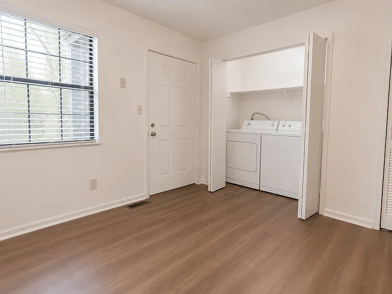 The Court at Sandstone Apartments — Photo 4