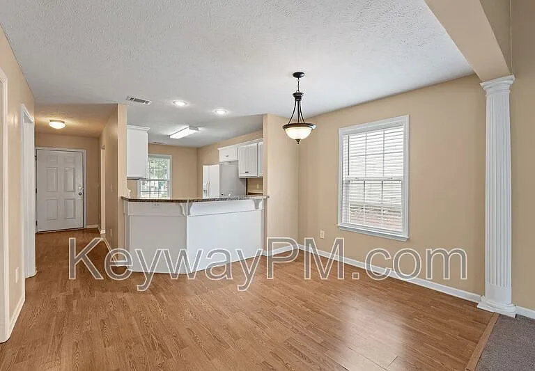 208 Satomi Way — Photo 6