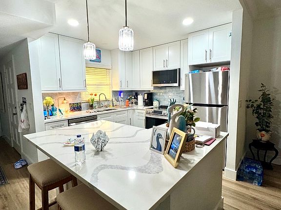 3rd image of 5931 Tidewood Ave