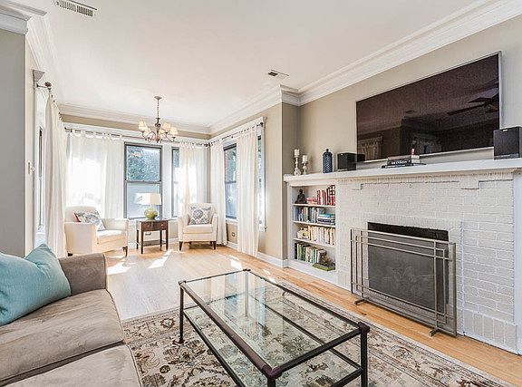 3rd image of 4822 N Winchester Ave #2S