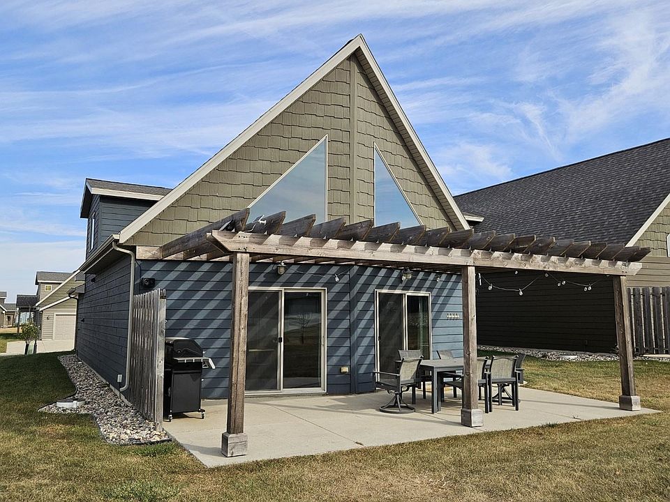 1st image of 290 240th Ave #174