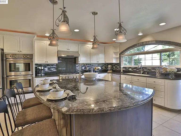12923 Hawkins Dr — Photo 2