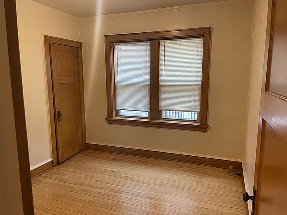 4th image of 3273 S Kinnickinnic Ave #3
