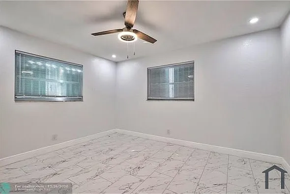 1389 W 33rd St — Photo 11