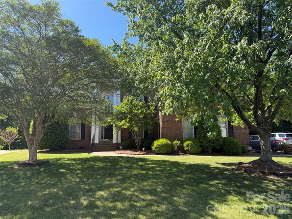 11025 Fountaingrove Dr, Charlotte, NC 28262