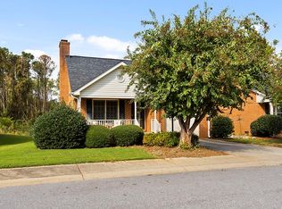 113 Cobblestone Ln, Greenwood, SC 29649