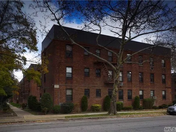 215-19 48th Ave #1C, Bayside, NY 11361