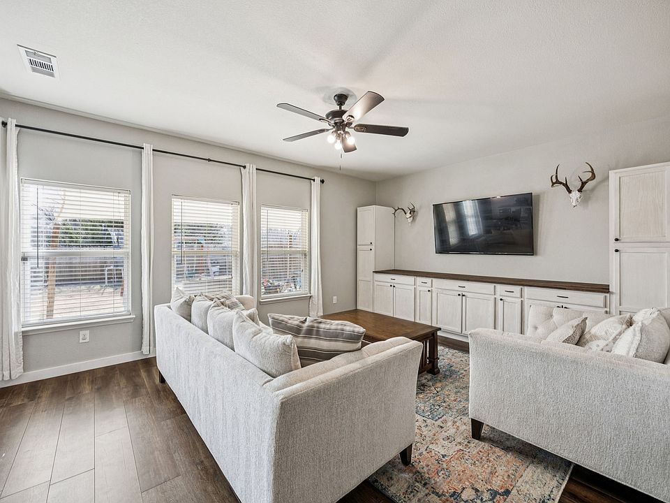 1st image of 1627 Blackburn Way