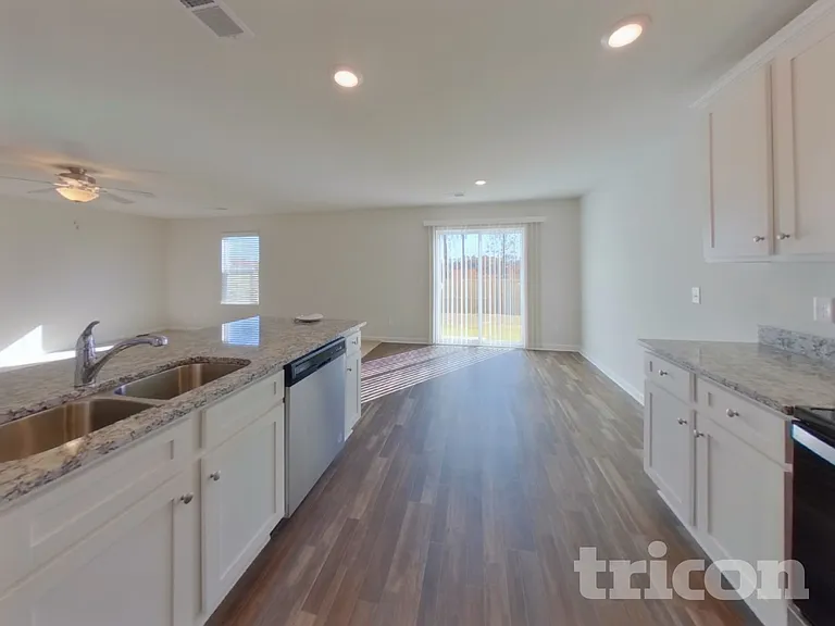 2186 Southlea Dr — Photo 7