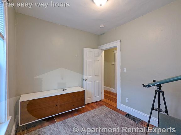 4th image of 20 Perry St #1