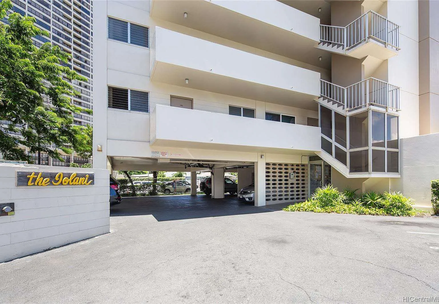 2 bed, 734 sqft, $2,300 — Photo 2