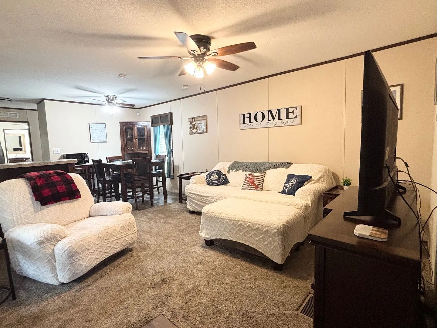 Beautifully Maintained and Updated Fully Furnished Manufactured Home For Rental! — Photo 2