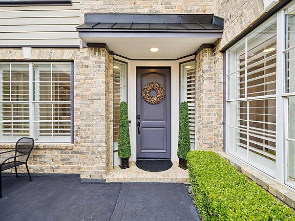 4th image of 15 W Beckonvale Cir