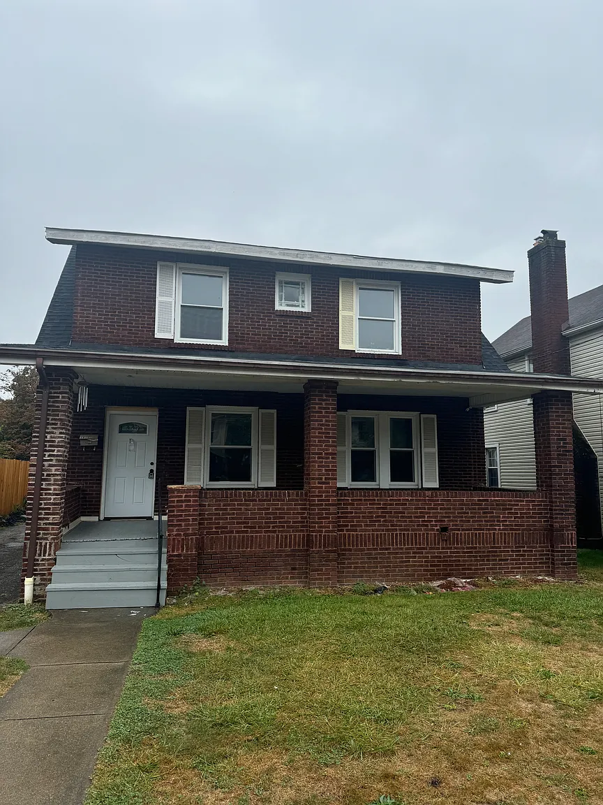 1914 Woodland Ave NW photo 1