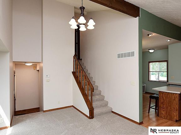 4th image of 524 W Burt Dr