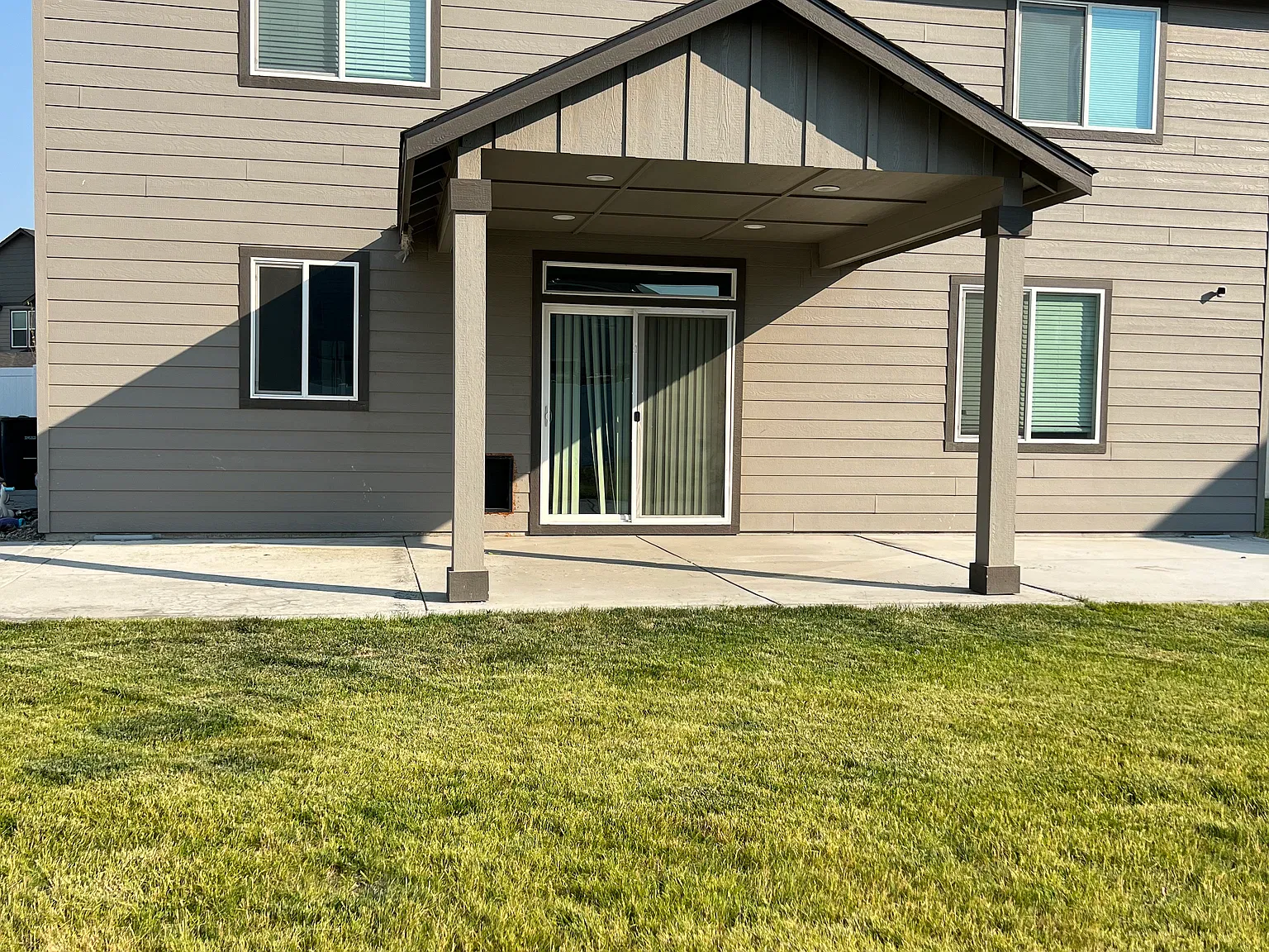 5 bed, 2.5 bath, 2277 sqft, $2,800 — Photo 3
