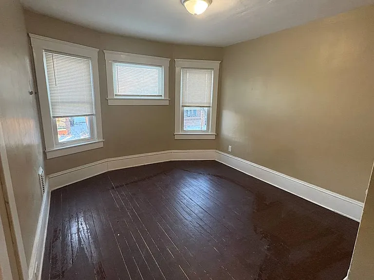 1331 E 86th St — Photo 20