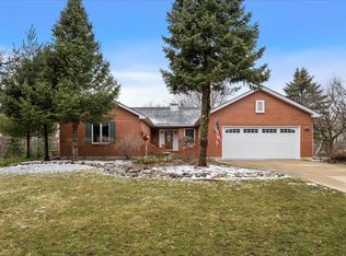 308 Annettes Ln, Sugar Grove, IL 60554