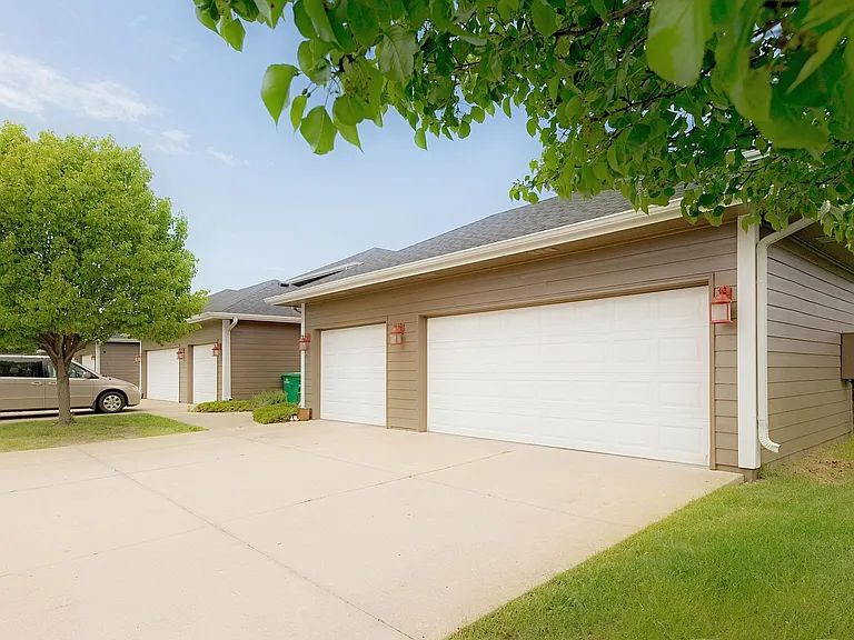 The Pines Townhomes: Spacious Living in Quaint Ankeny Neighborhood! — Photo 13