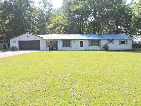 2977 N Carter Rd, Pinconning, MI 48650