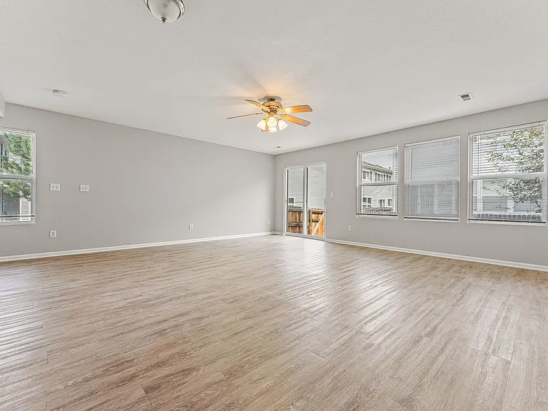 7857 S Kittredge Cir — Photo 9
