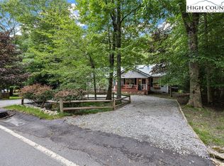 701 Charter Hills Rd, Banner Elk, NC 28604