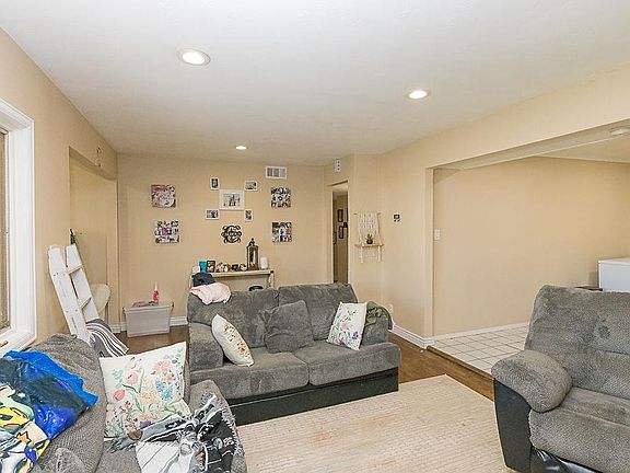3rd image of 241 Bramwell St