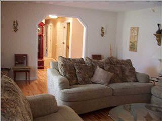 4th image of 91 Elaine Dr