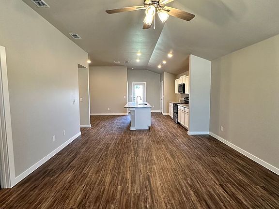 3rd image of 2059 Kenwood Ave