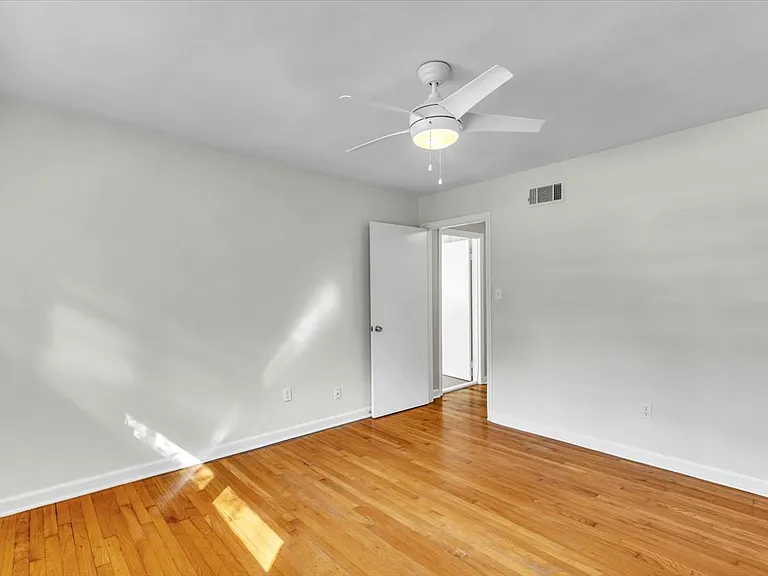 317 Kensington Dr — Photo 16