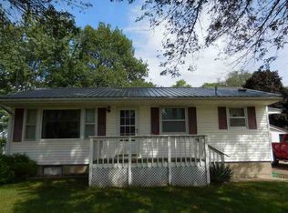 700 E Main St, Hills, IA 52235
